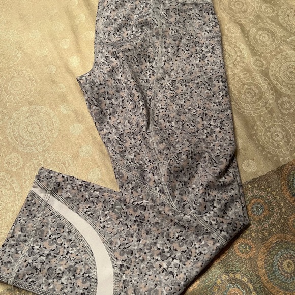 Lululemon Run: Inspire Crop II *All Luxtreme - Picture 4 of 8